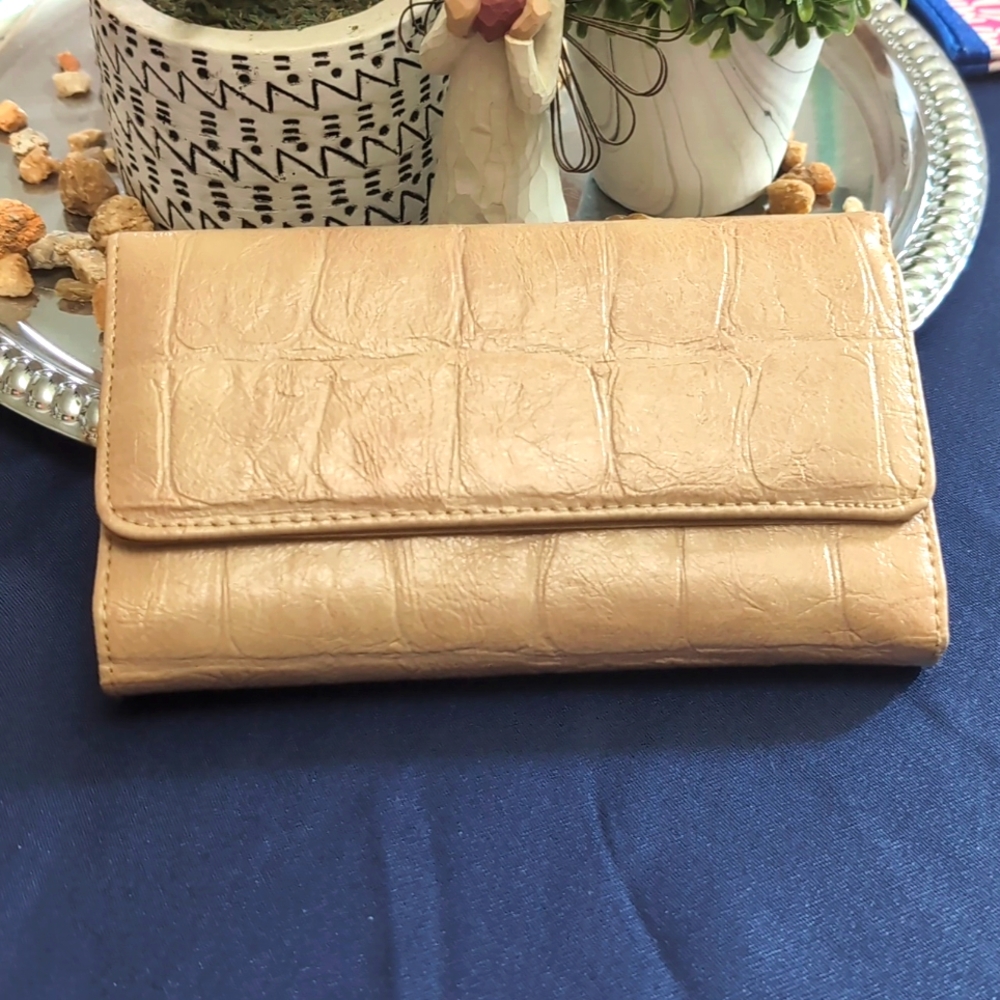 Tan wallet